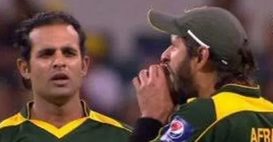 Shahid afridi Ball Tempering controversy. 